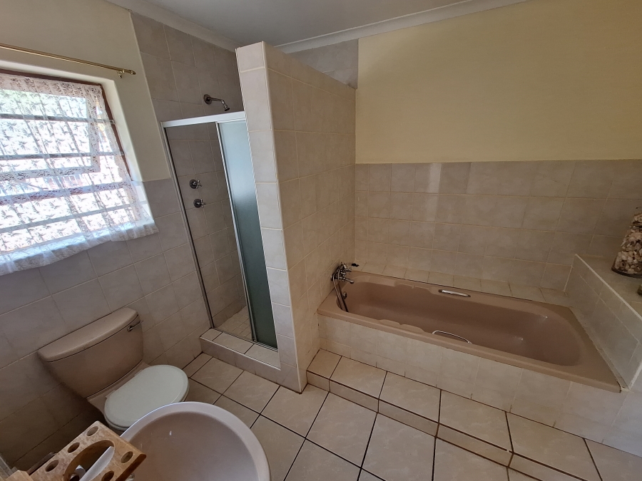 3 Bedroom Property for Sale in Wavecrest Eastern Cape